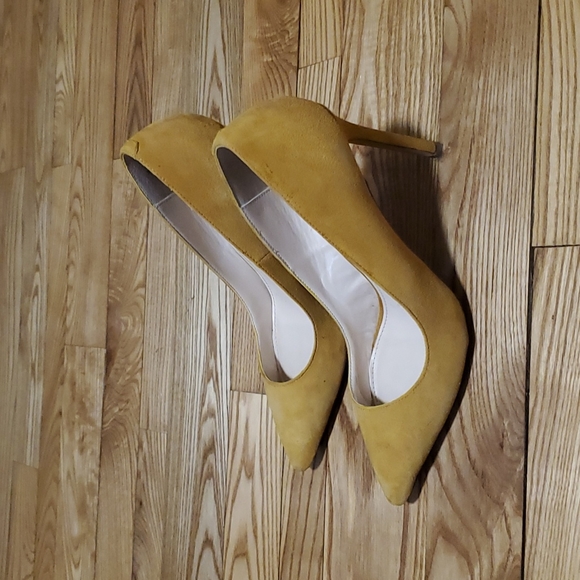 Shoemint Gelareh Suede Pumps - Picture 4 of 6